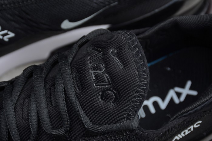 Nike Air Max 270 in black/white AH8050-002