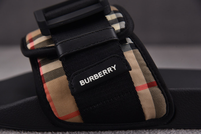 BURBER*Y Sandal 4