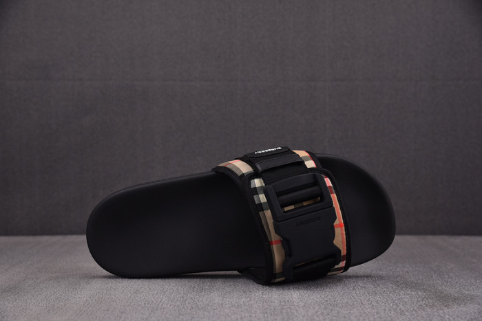 BURBER*Y Sandal 4