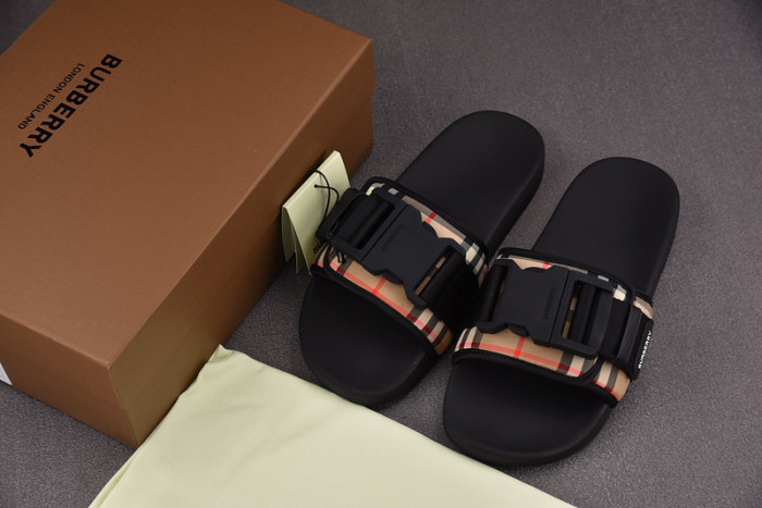 BURBER*Y Sandal 4