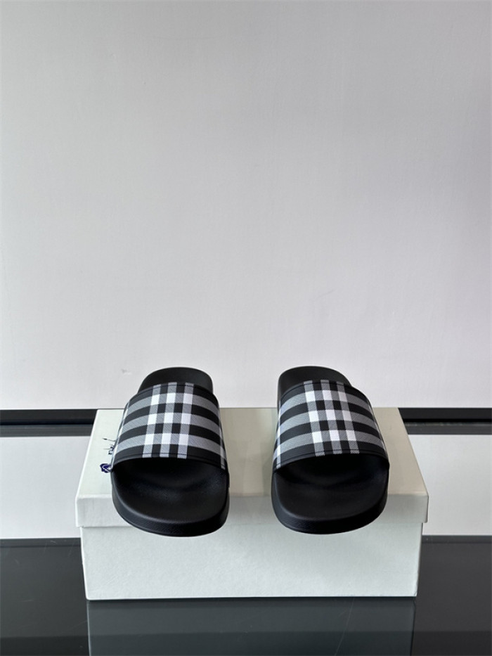 BURBER*Y Sandal1