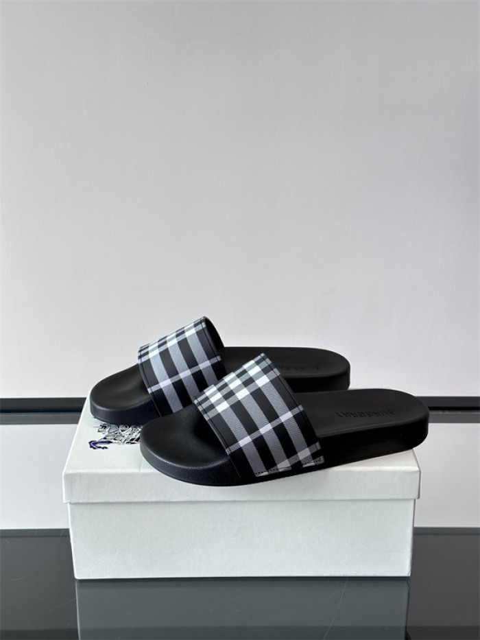 BURBER*Y Sandal1