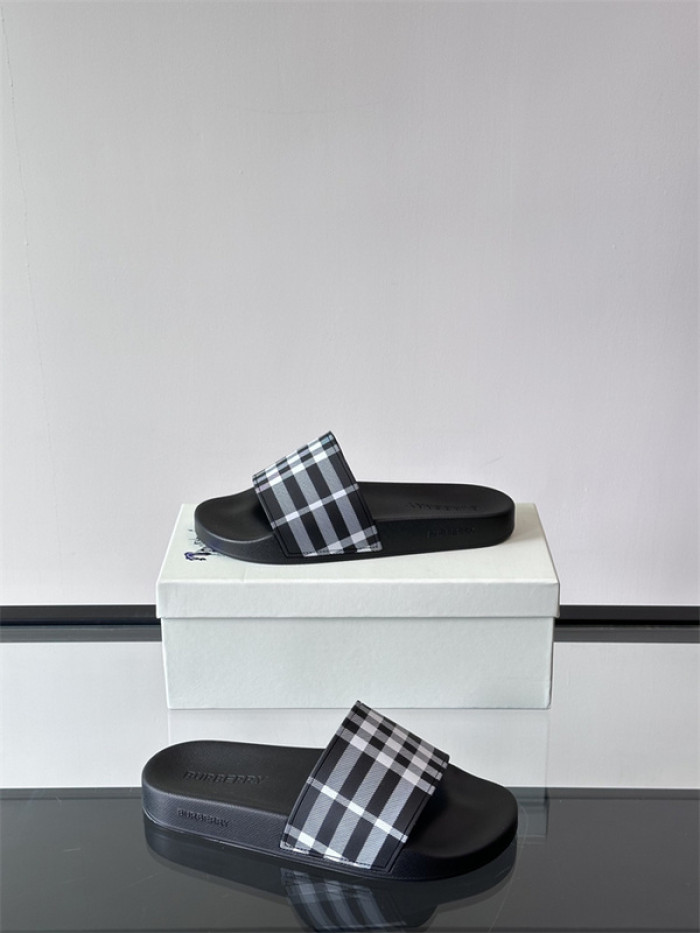 BURBER*Y Sandal1