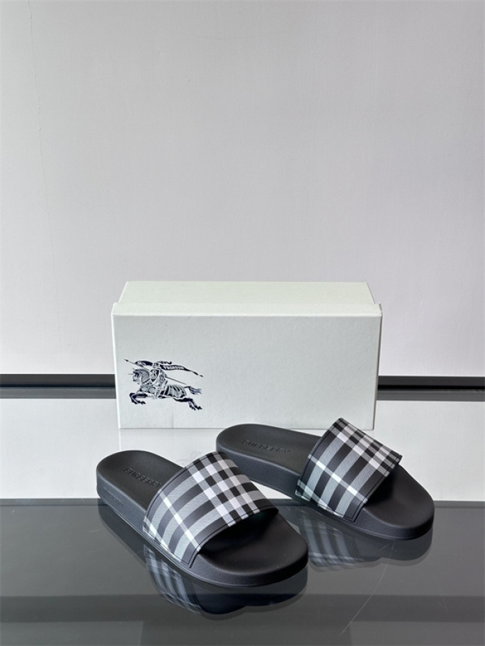 BURBER*Y Sandal1