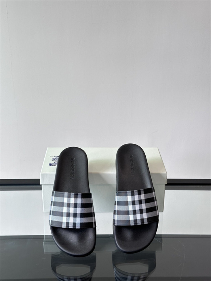 BURBER*Y Sandal1