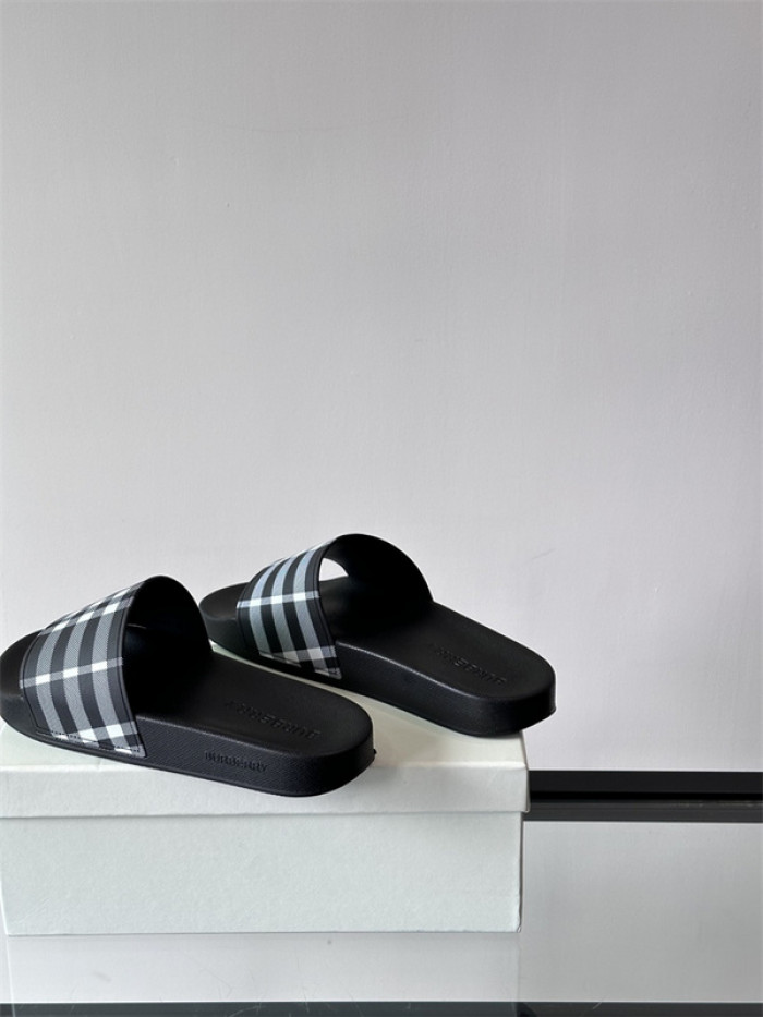BURBER*Y Sandal1