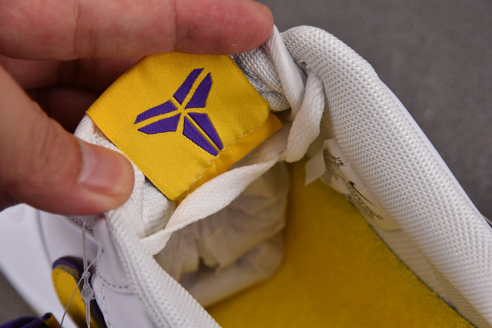 Kobe Bryant x Nike Air Force 1 Low FZ1151-101